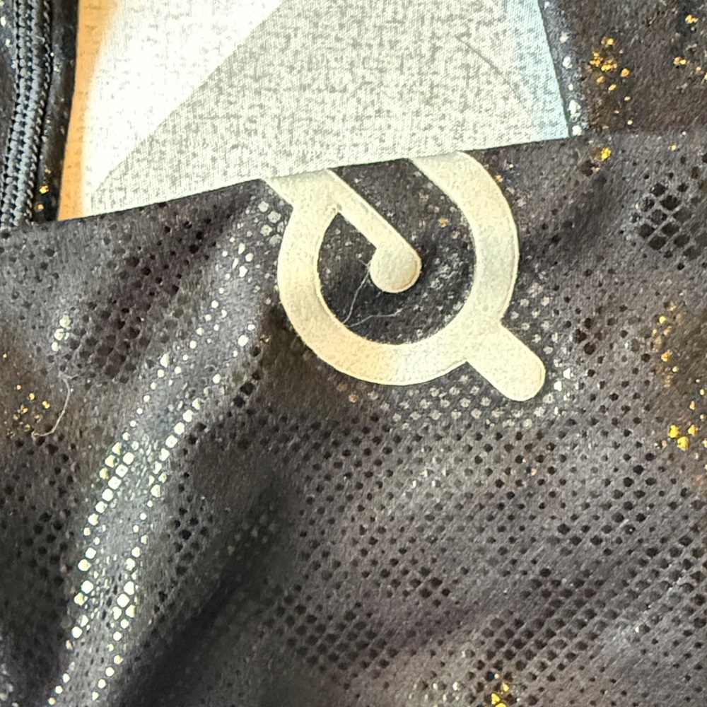 Peloton snakeskin Shimmering Black Leggings full length wear it to heart brand - Picture 3 of 4